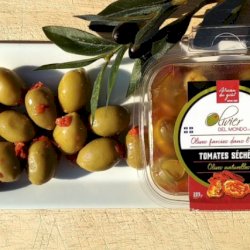 Olives farcies à la main Tomates séchées
